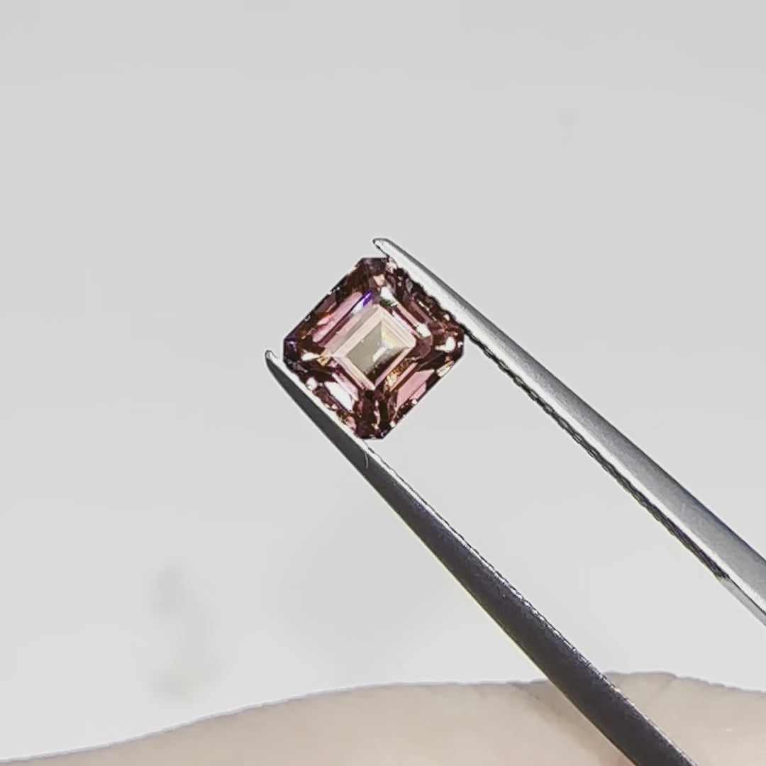 天然レッドジルコン1.98ct【タンザニア】☆ワインレット・ファイア