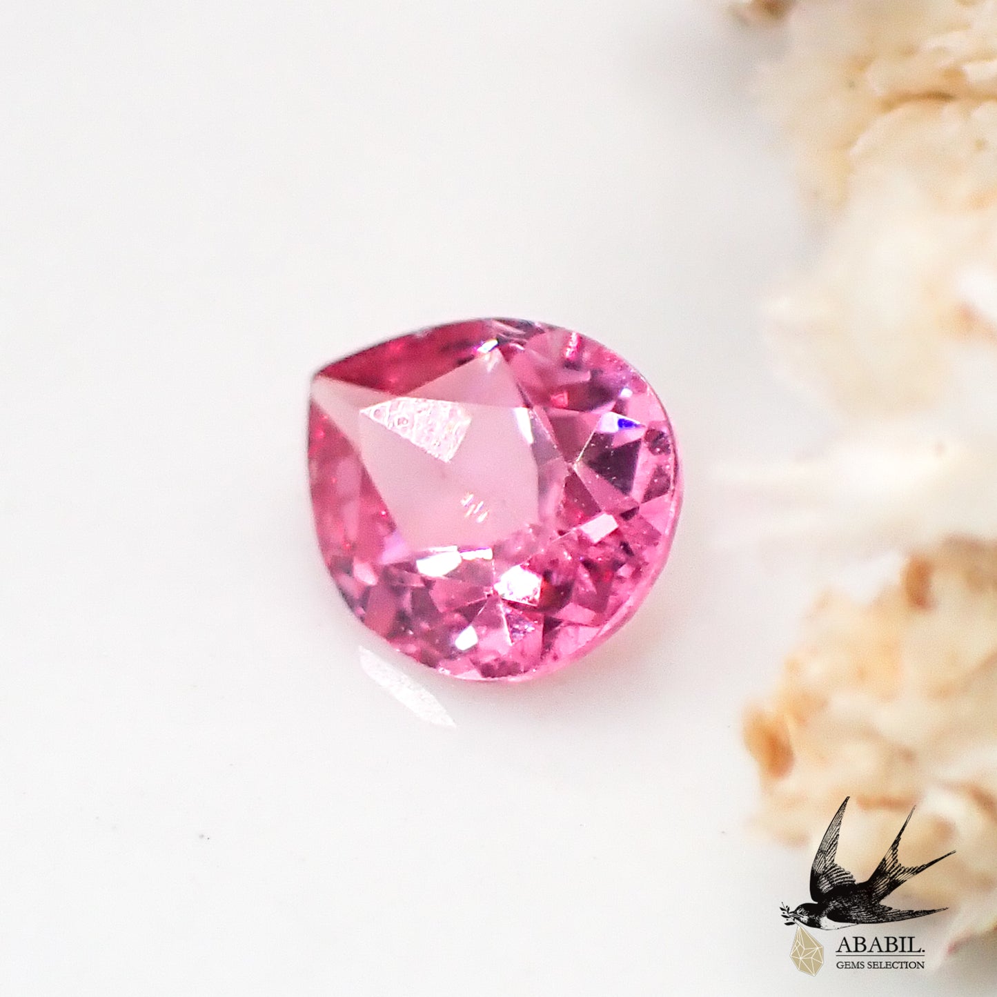 Natural hot pink spinel 0.305ct [Tanzania] Neon pink, fluorescence 