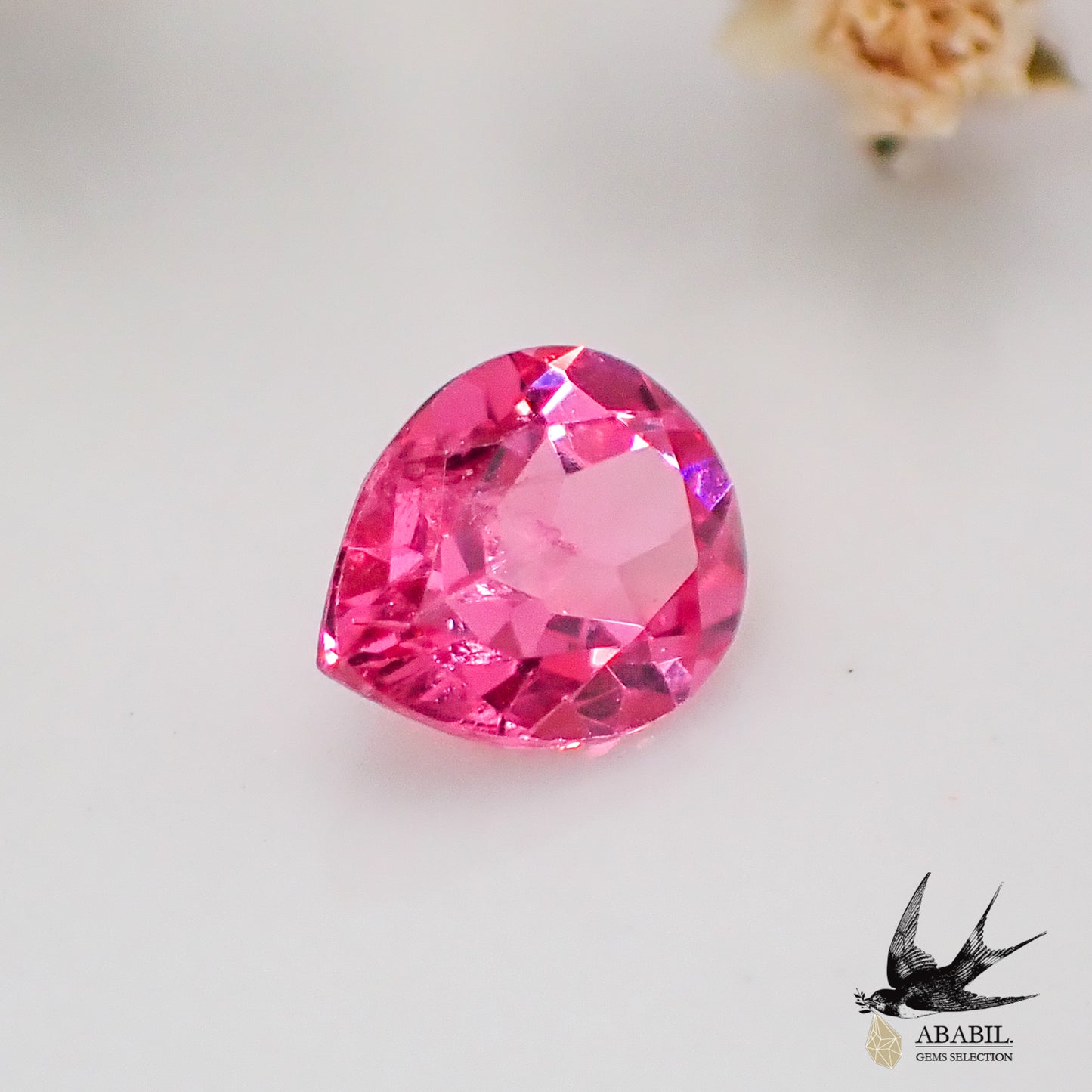 Natural hot pink spinel 0.354ct [Tanzania] Neon pink, fluorescence 