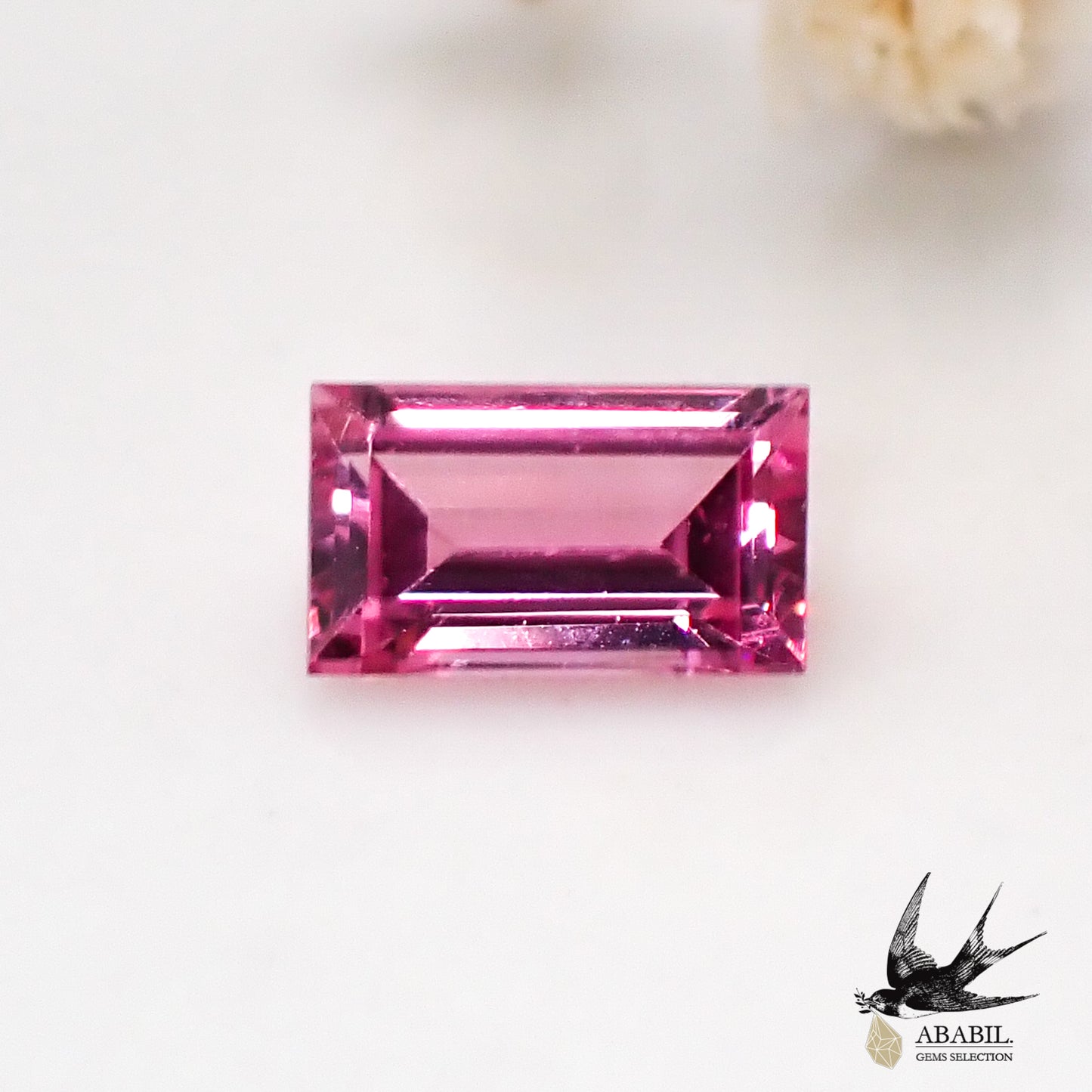 天然艷粉色尖晶石 0.329ct [坦桑尼亞] 霓虹粉色，熒光