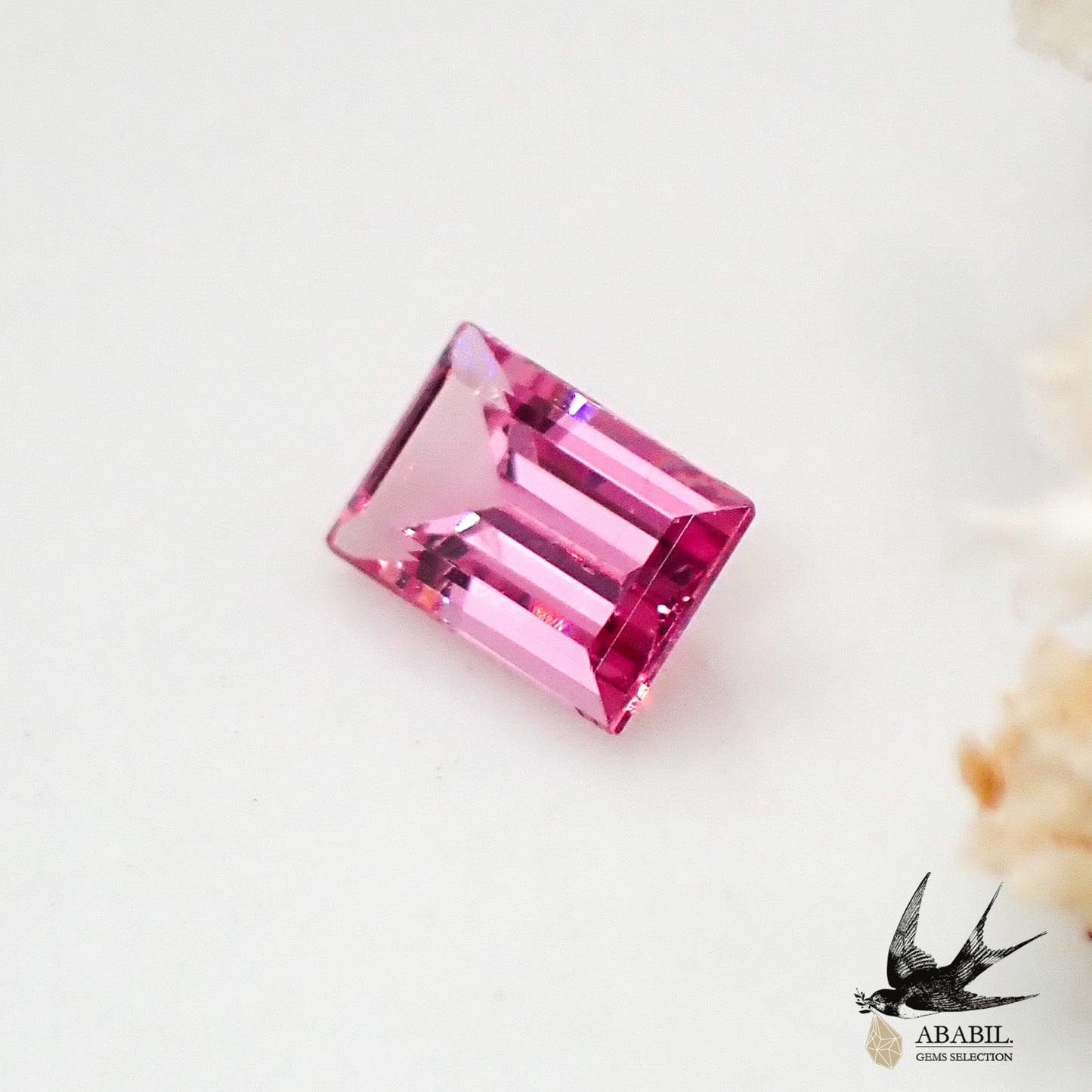 天然艷粉色尖晶石 0.329ct [坦桑尼亞] 霓虹粉色，熒光