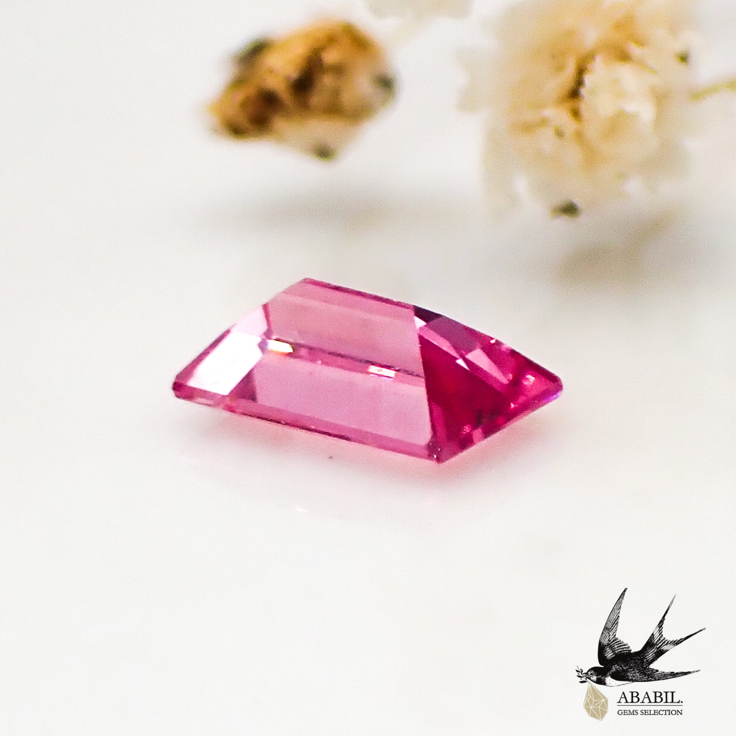 天然艷粉色尖晶石 0.329ct [坦桑尼亞] 霓虹粉色，熒光