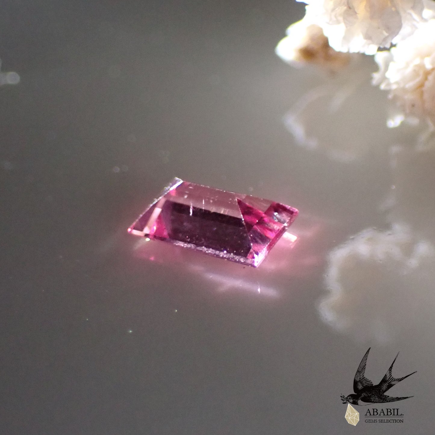 天然艷粉色尖晶石 0.329ct [坦桑尼亞] 霓虹粉色，熒光