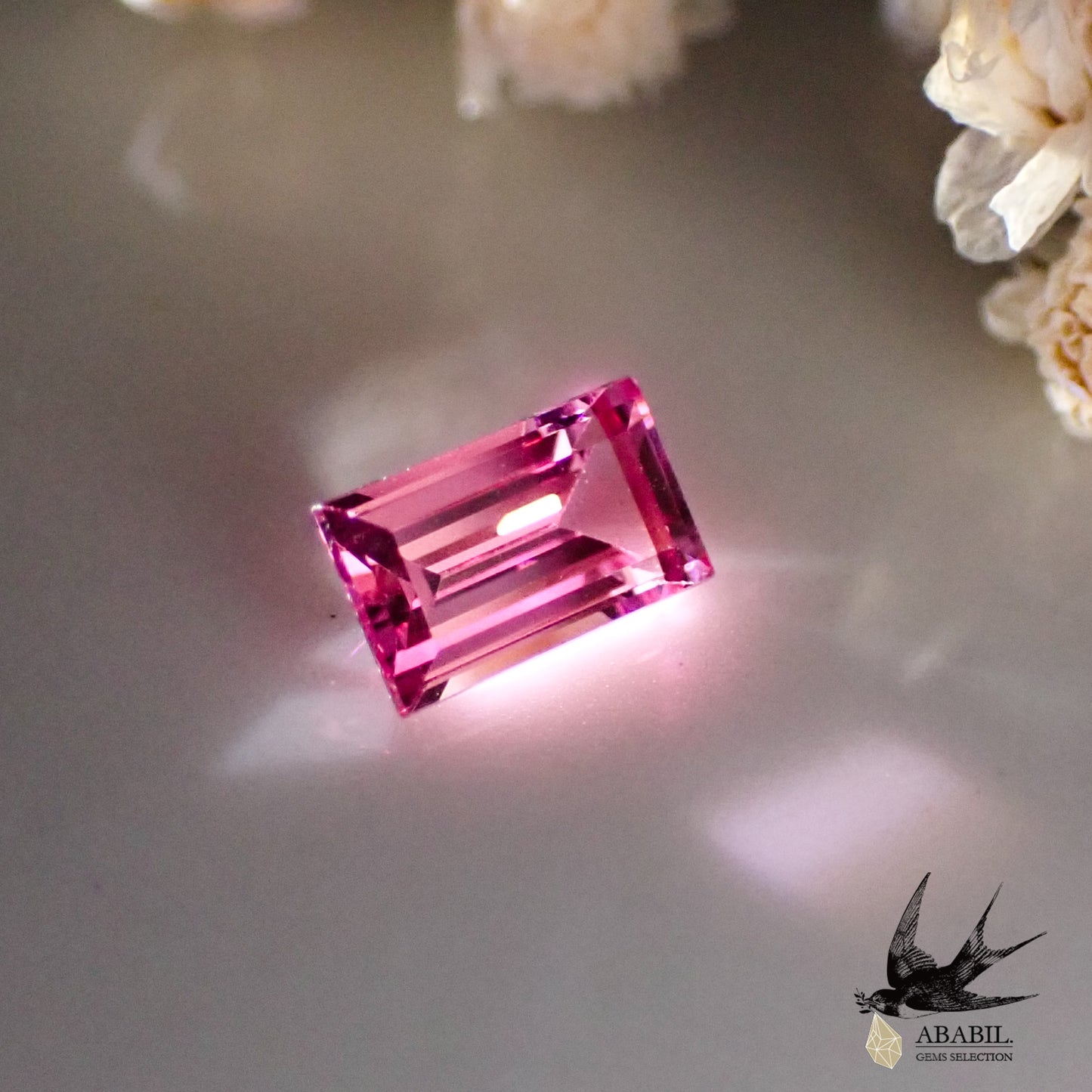 Natural hot pink spinel 0.334ct [Tanzania] Neon pink, fluorescence 