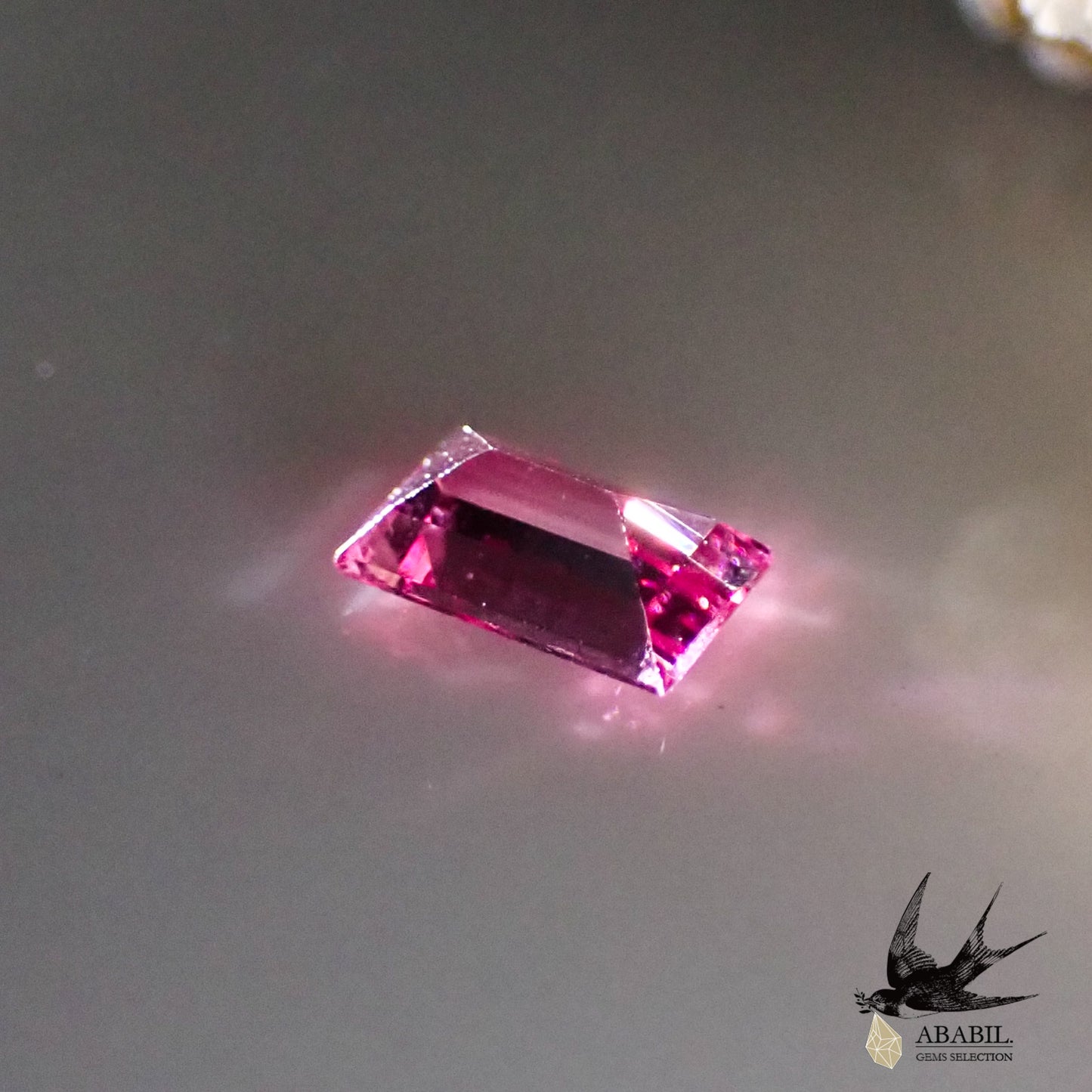 天然艷粉色尖晶石 0.334ct [坦桑尼亞] 霓虹粉色，熒光