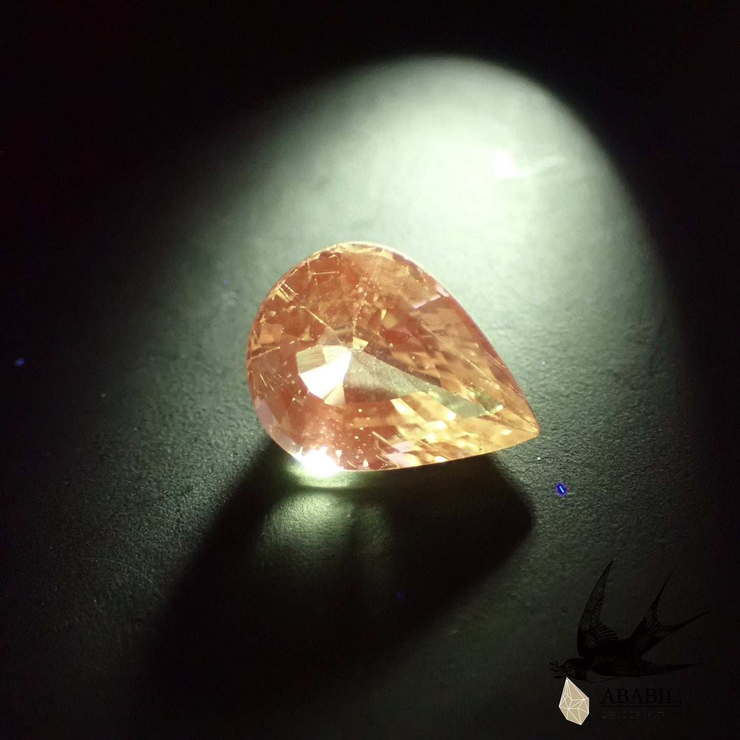 天然薄荷石榴石（Green Grossular Garnet）2.37ct【坦桑尼亞】★清爽綠★熒光★