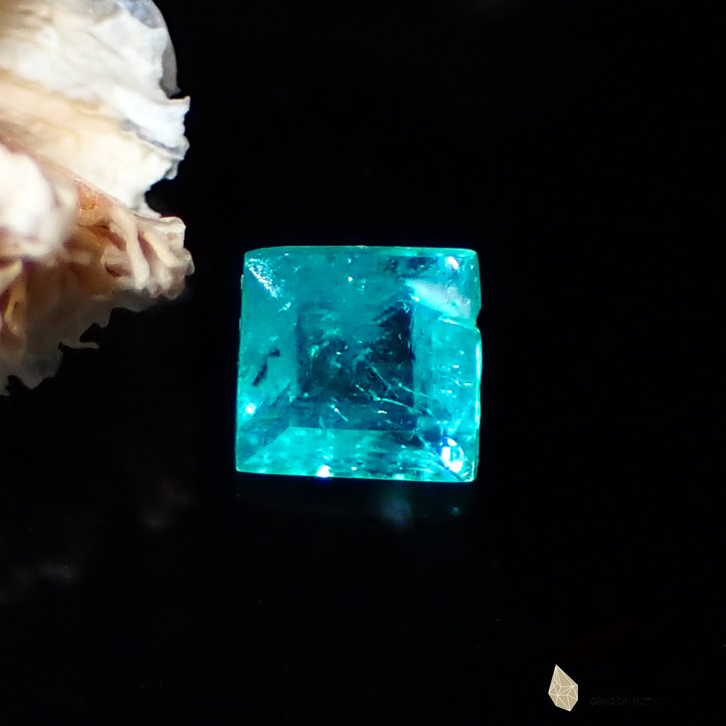 Natural Paraiba tourmaline 0.08ct [Brazil] Neon blue, fluorescent color