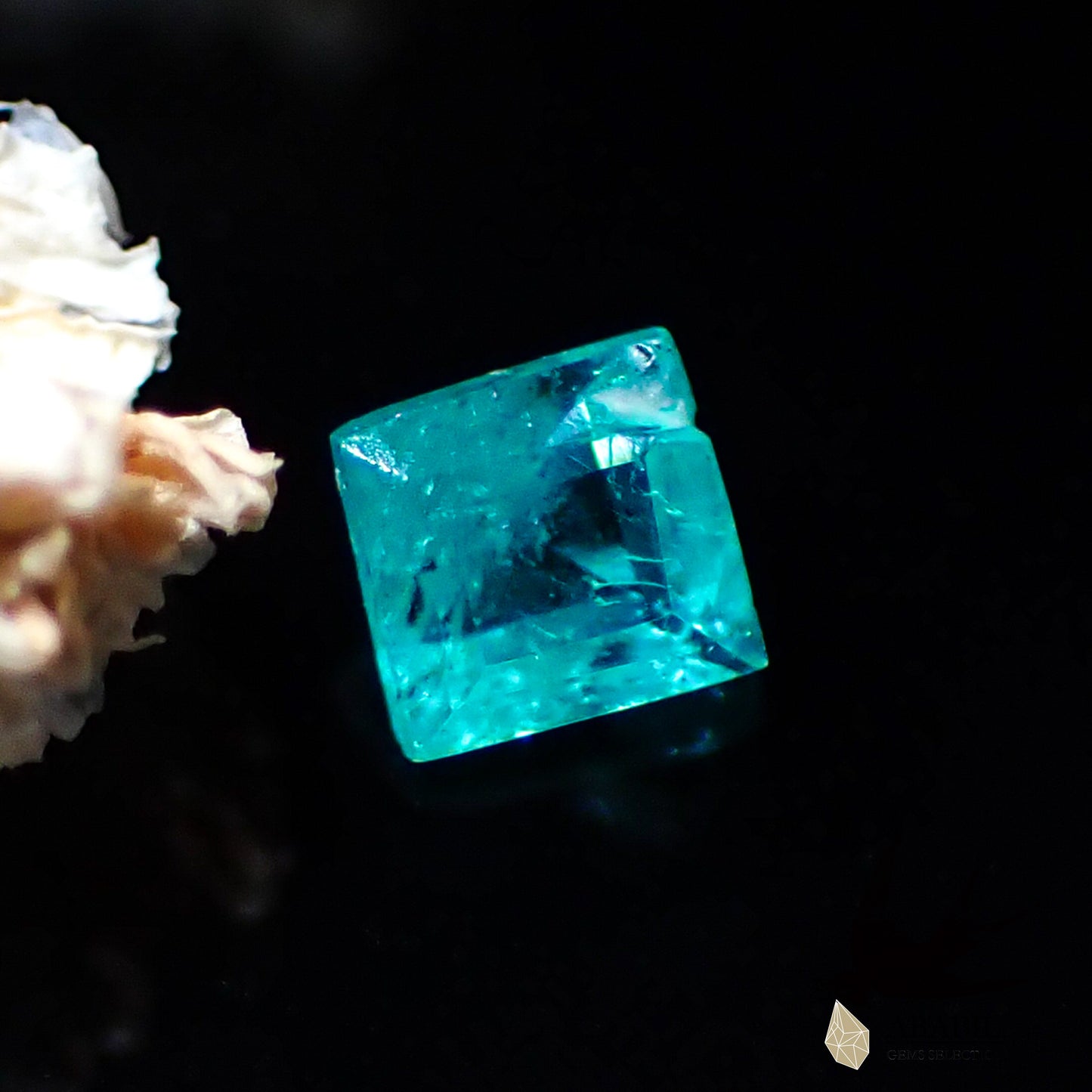 Natural Paraiba tourmaline 0.08ct [Brazil] Neon blue, fluorescent color