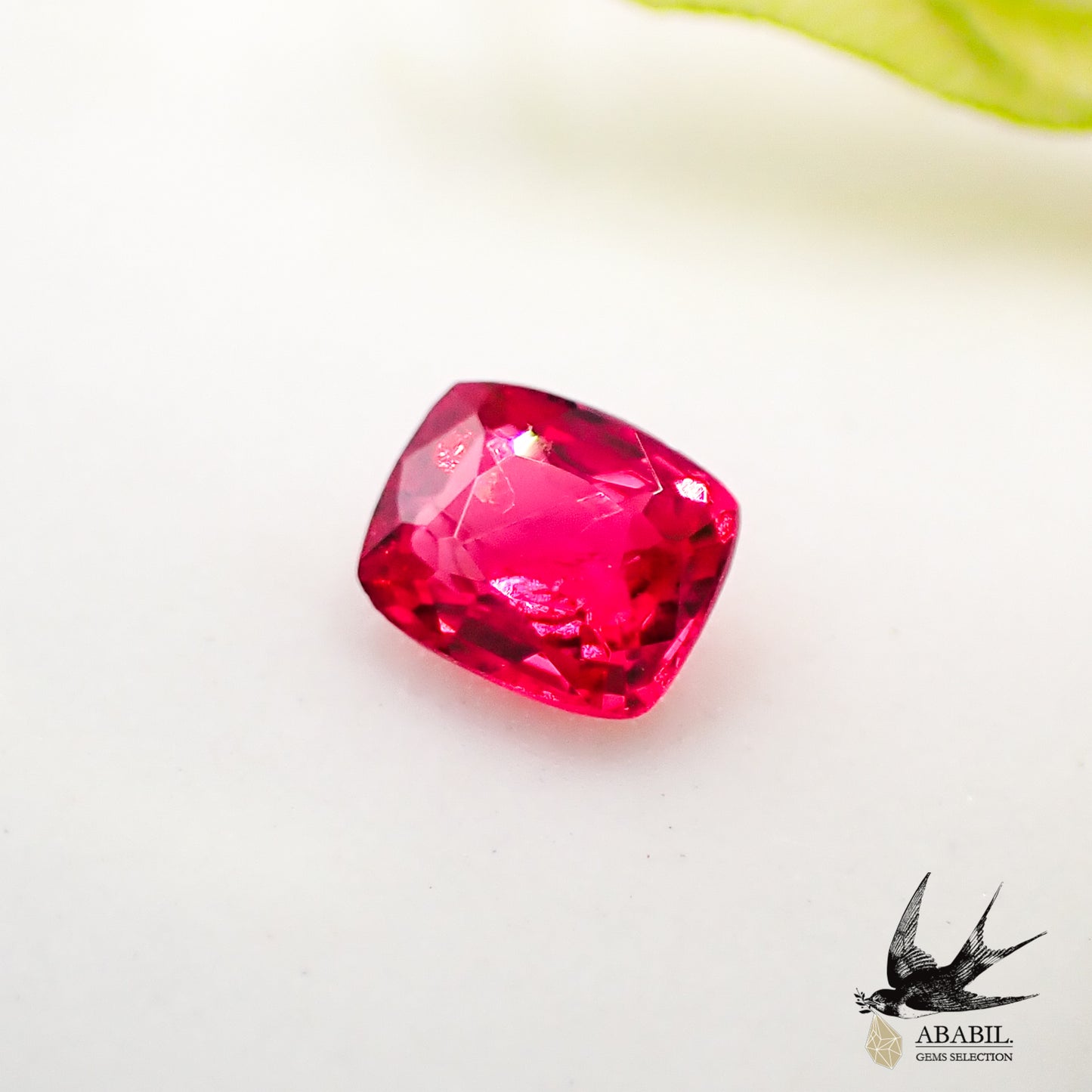 Natural red spinel 0.168ct [Burma] Specializing in gorgeous, fluorescence