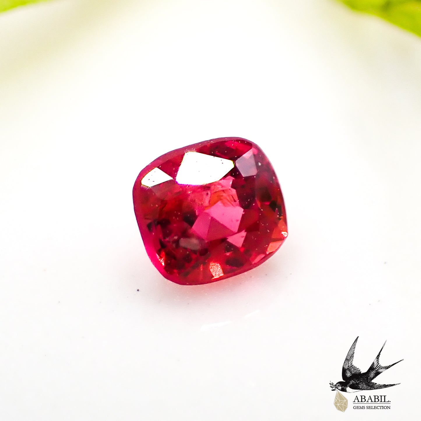 Natural red spinel 0.200ct [Burma] Specializing in gorgeous, fluorescence