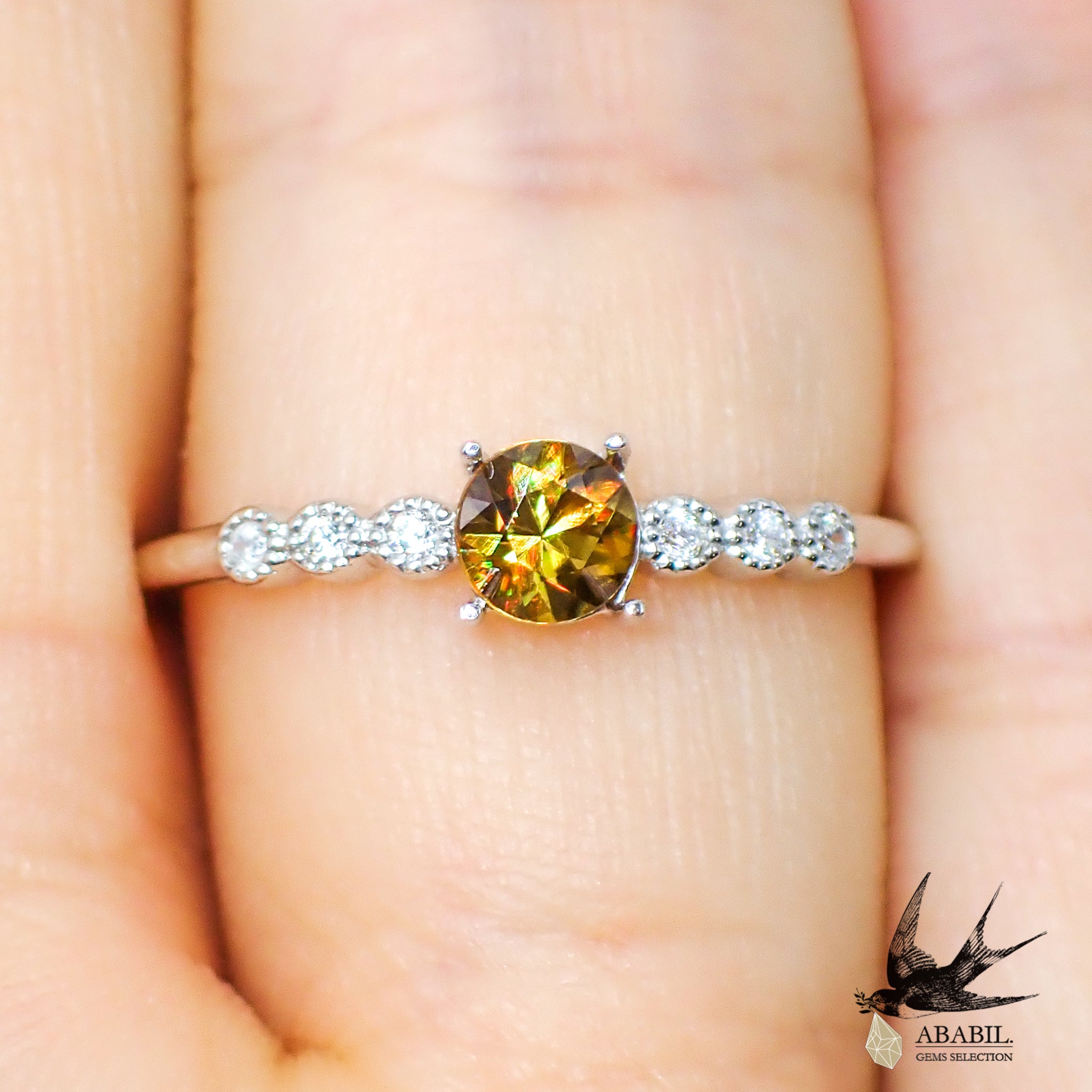 天然スフェーン0.277ct【マダガスカル産】☆小粒だけどファイアたっぷり☆