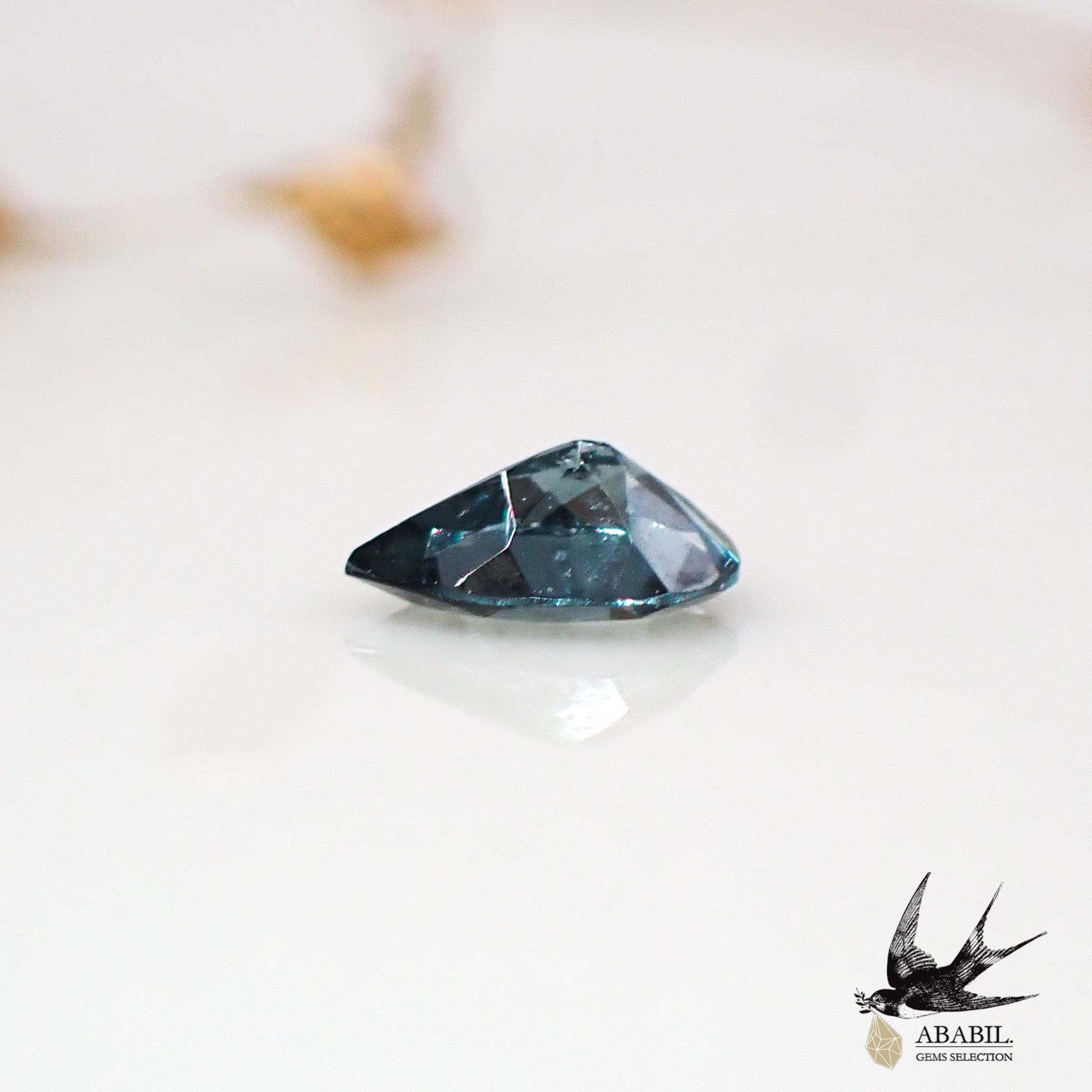 天然石　べキリーカラーチェンジガーネット 天然カラーチェンジガーネット 0.76ct 【アレキタイプ】 タンザニア