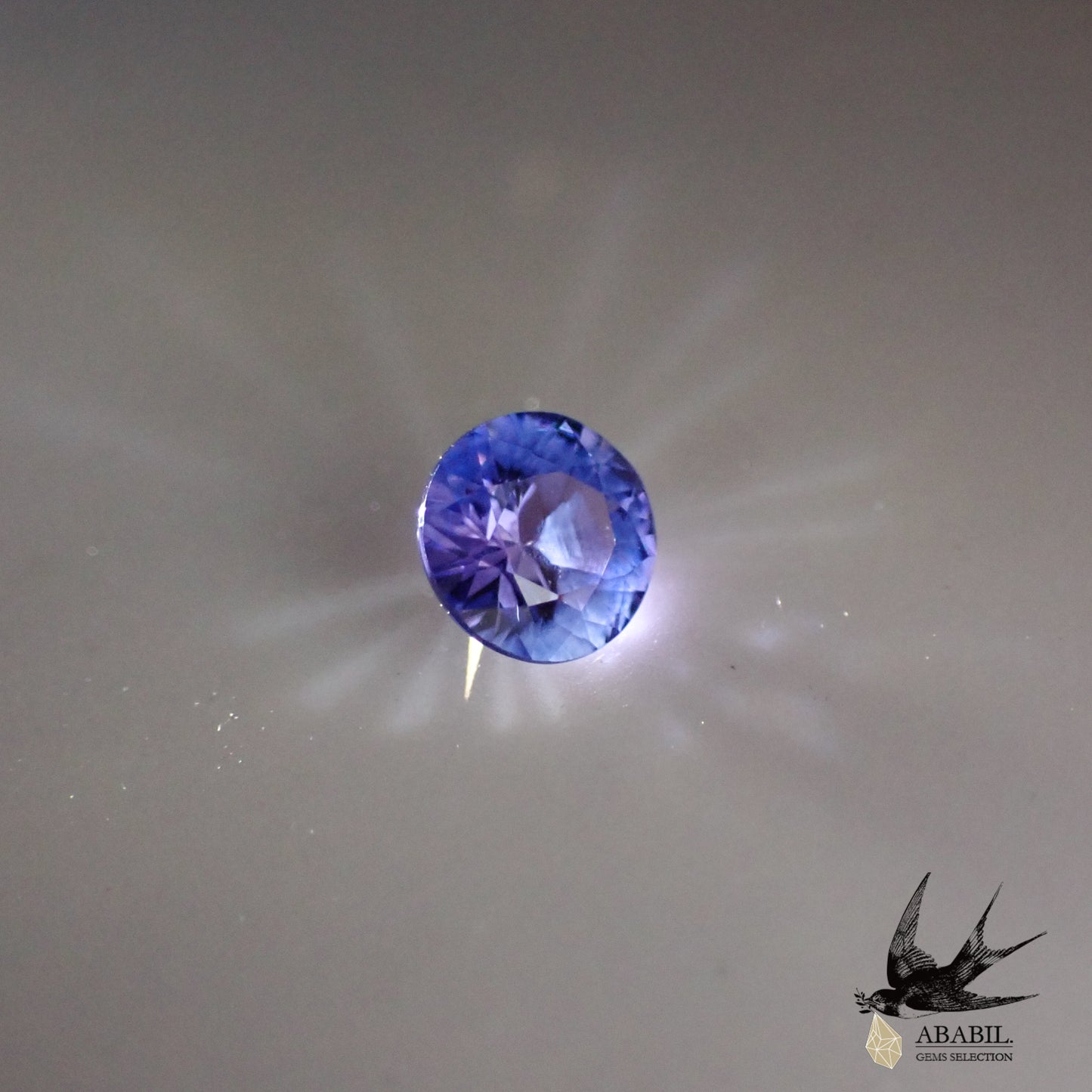 天然雙色藍寶石 0.256ct [坦桑尼亞] 星雲狀顏色熒光