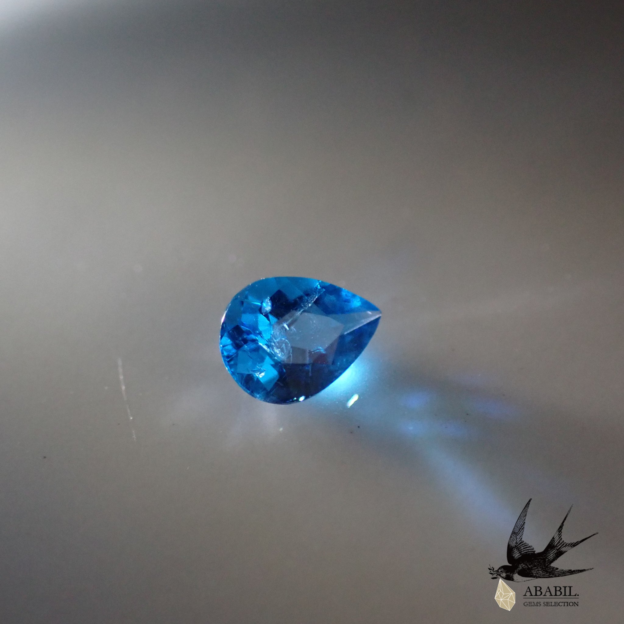 天然アウイナイト0.136ct【ドイツ】☆ビビットブルー☆ネオン、蛍光 – ABABIL.gems