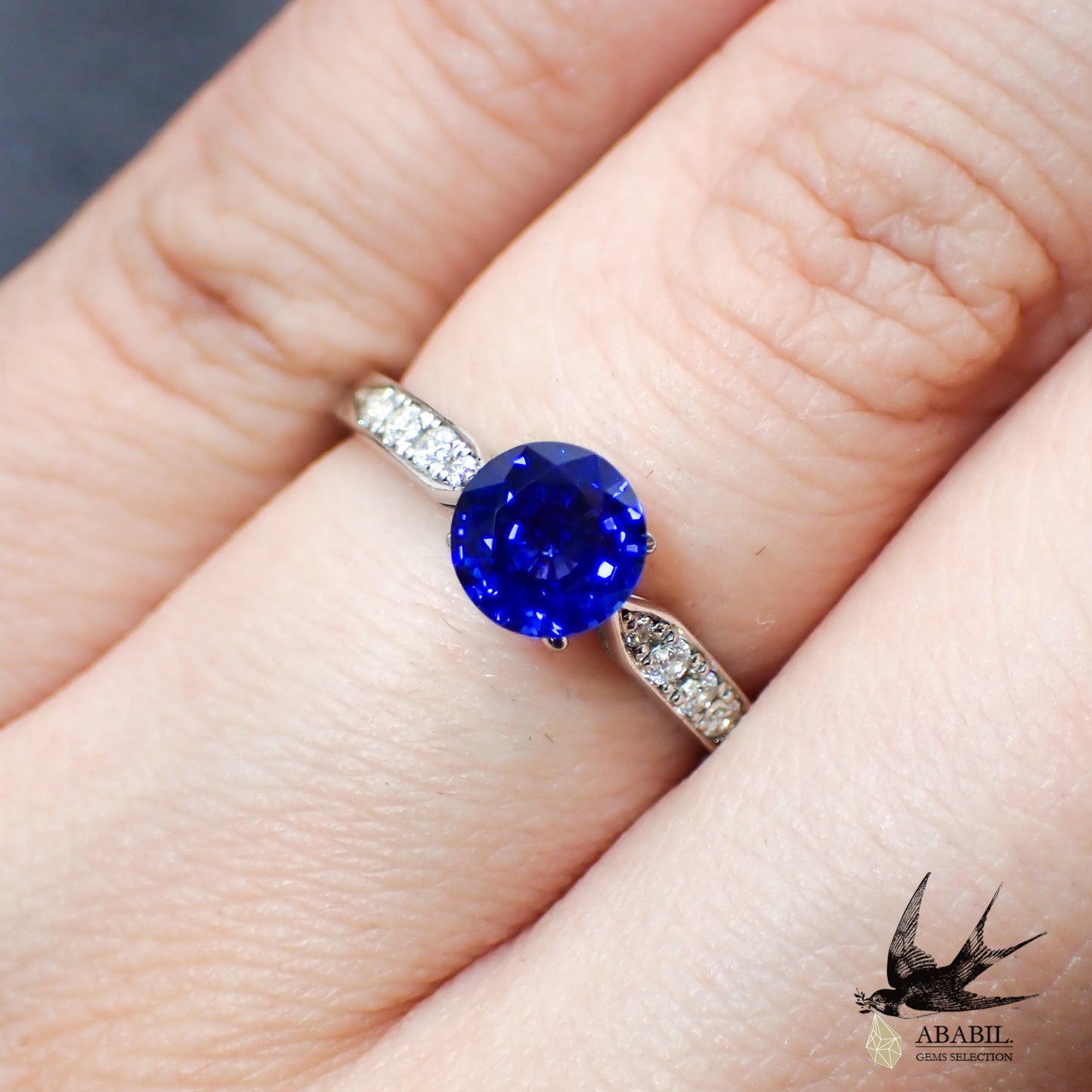 Natural unheated royal blue sapphire 0.93ct [Sri Lanka] ★AIGS certification★ 