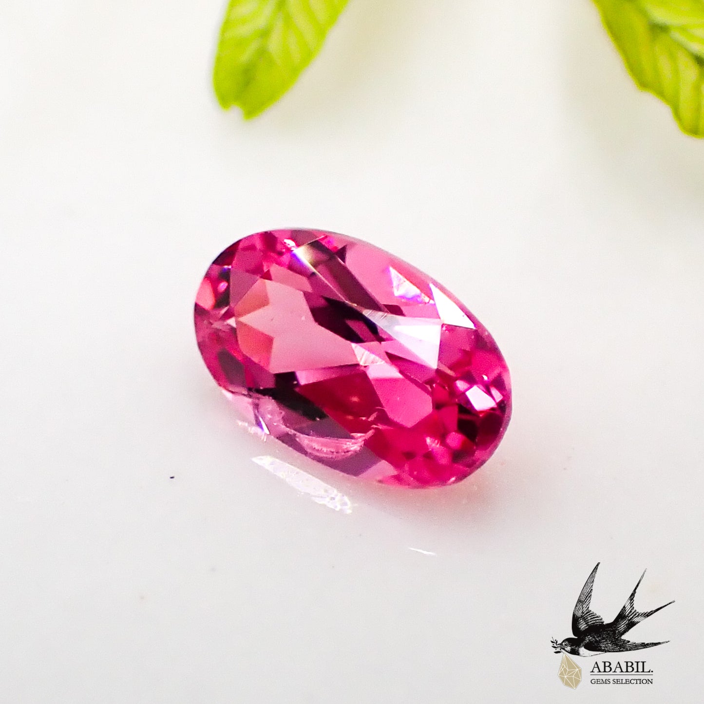 Natural hot pink spinel 0.25ct [Tanzania] Neon pink, fluorescence 