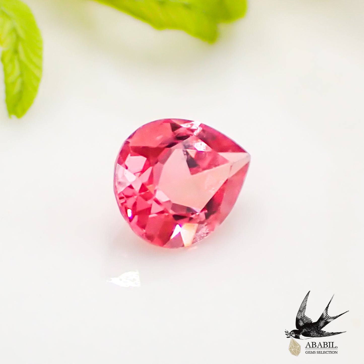Natural hot pink spinel 0.35ct [Tanzania] ★Fluorescence★ 
