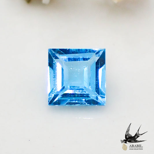 天然瑞士藍托帕石 0.75ct [巴西] ★明亮、清澈的藍色★ 
