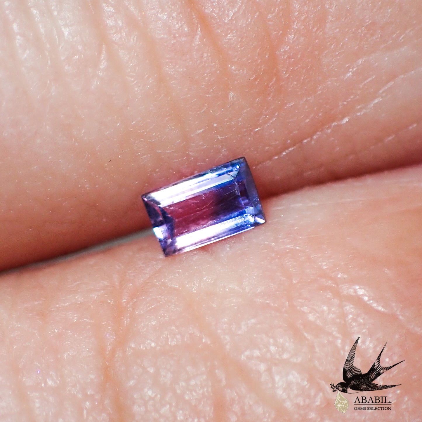 Natural bicolor sapphire 0.127ct [Madagascar] Bewitching pink and blue fluorescence 