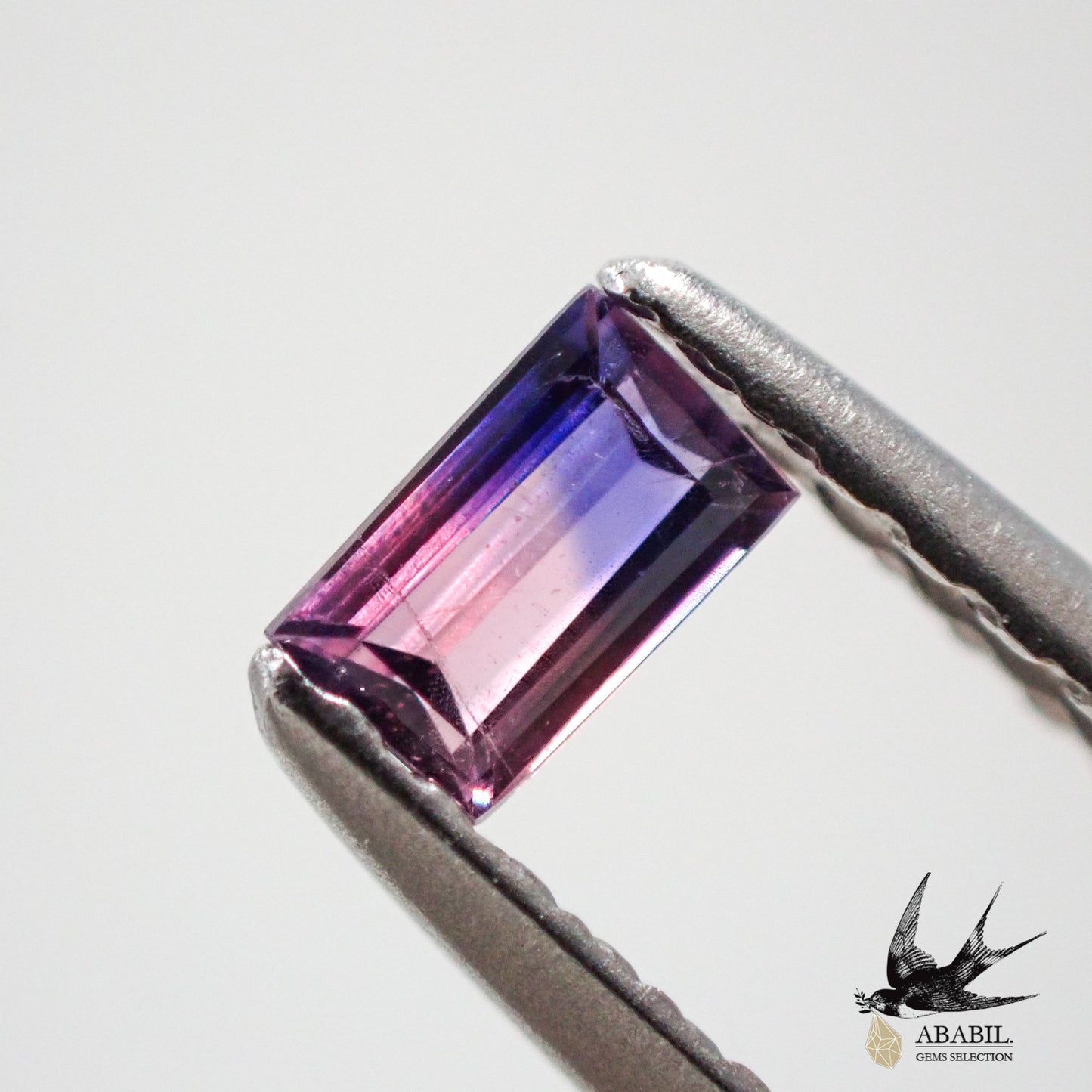 Natural bicolor sapphire 0.127ct [Madagascar] Bewitching pink and blue fluorescence 