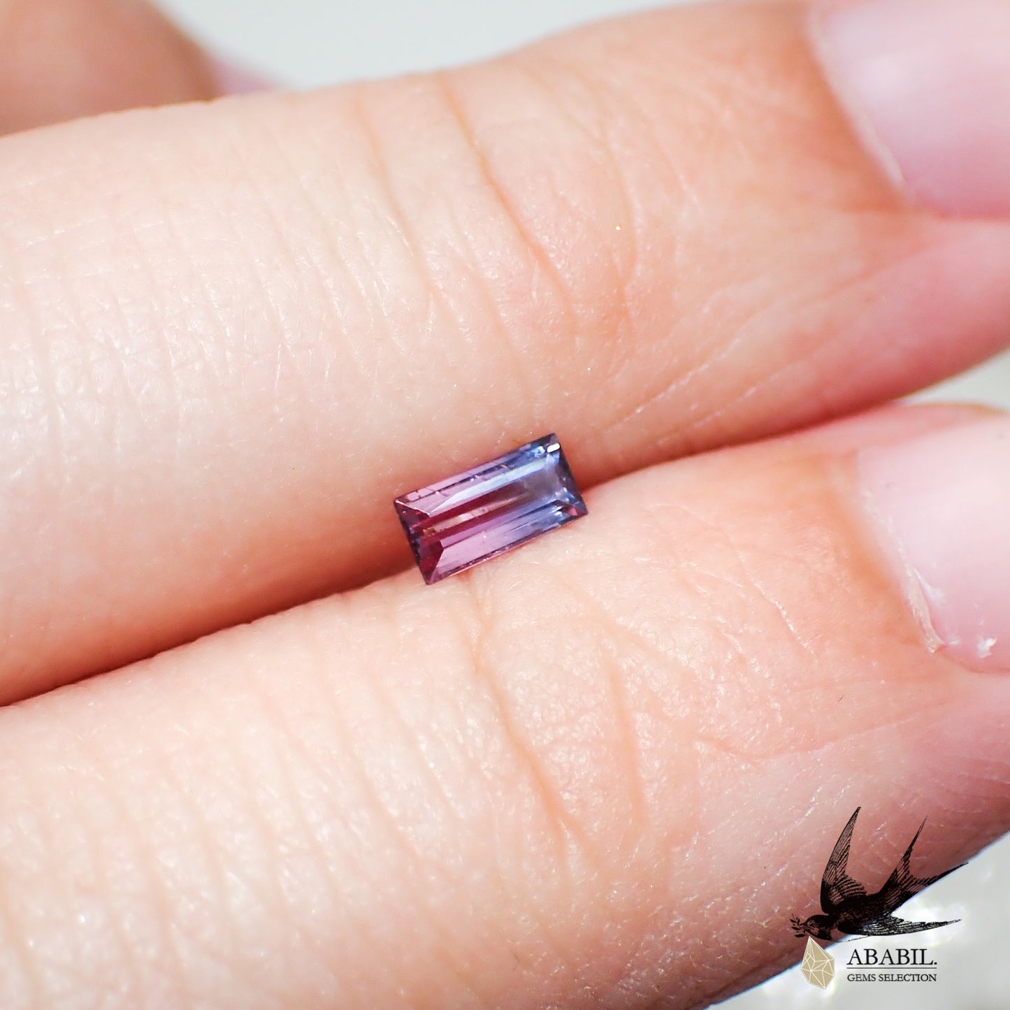 Natural bicolor sapphire 0.264ct [Madagascar] ★Raspberry and purple fluorescence 