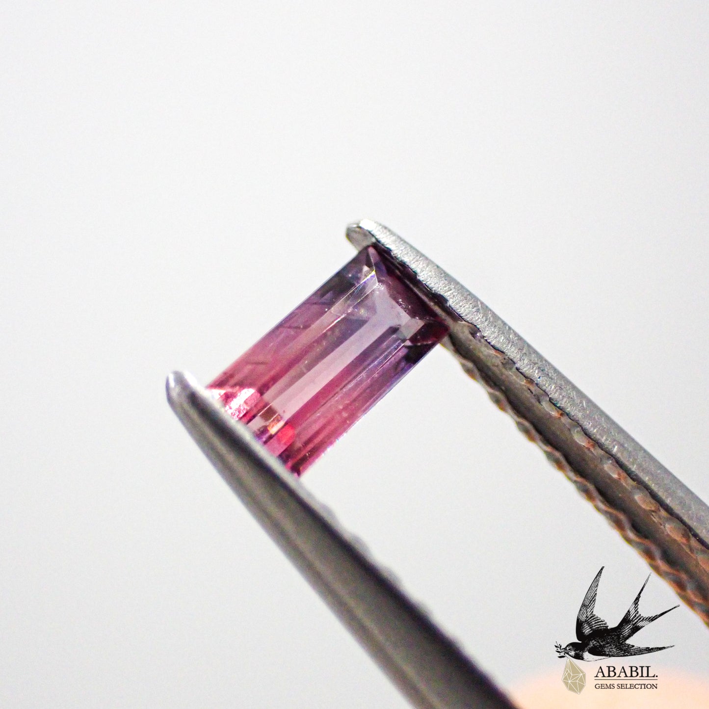 Natural bicolor sapphire 0.264ct [Madagascar] ★Raspberry and purple fluorescence 
