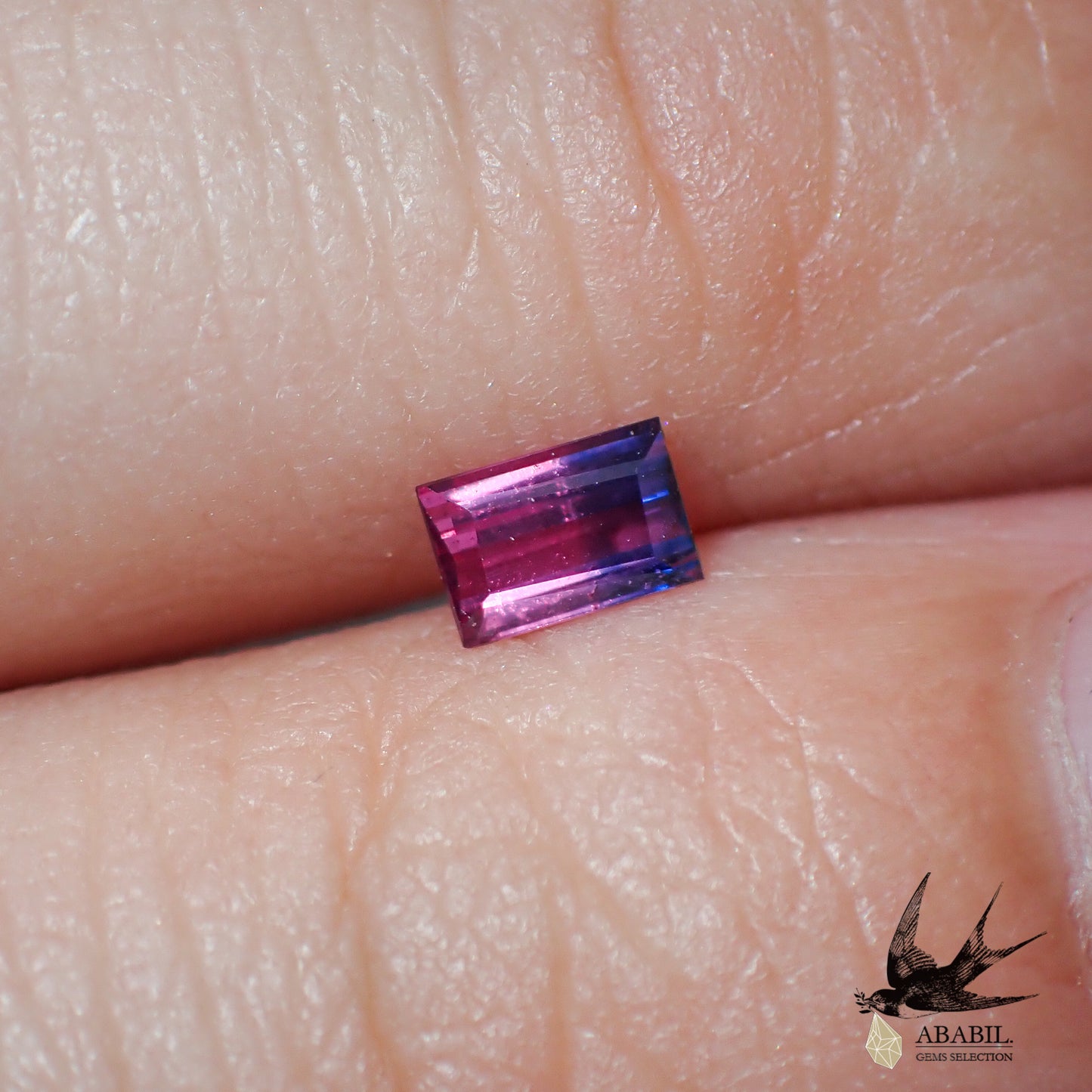 天然雙色藍寶石0.298ct【馬達加斯加】妖艷紅紫紫熒光