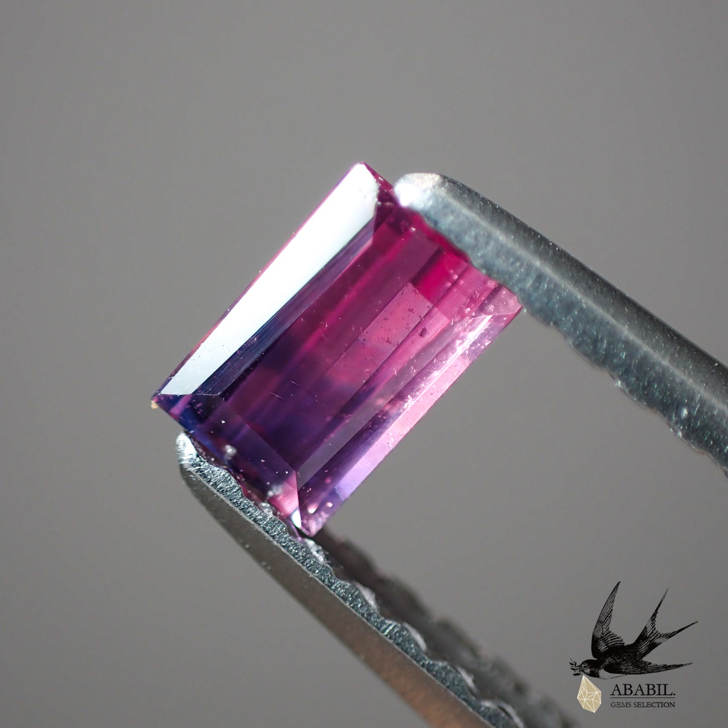 Natural bicolor sapphire 0.298ct [Madagascar] Bewitching red purple and purple fluorescence 