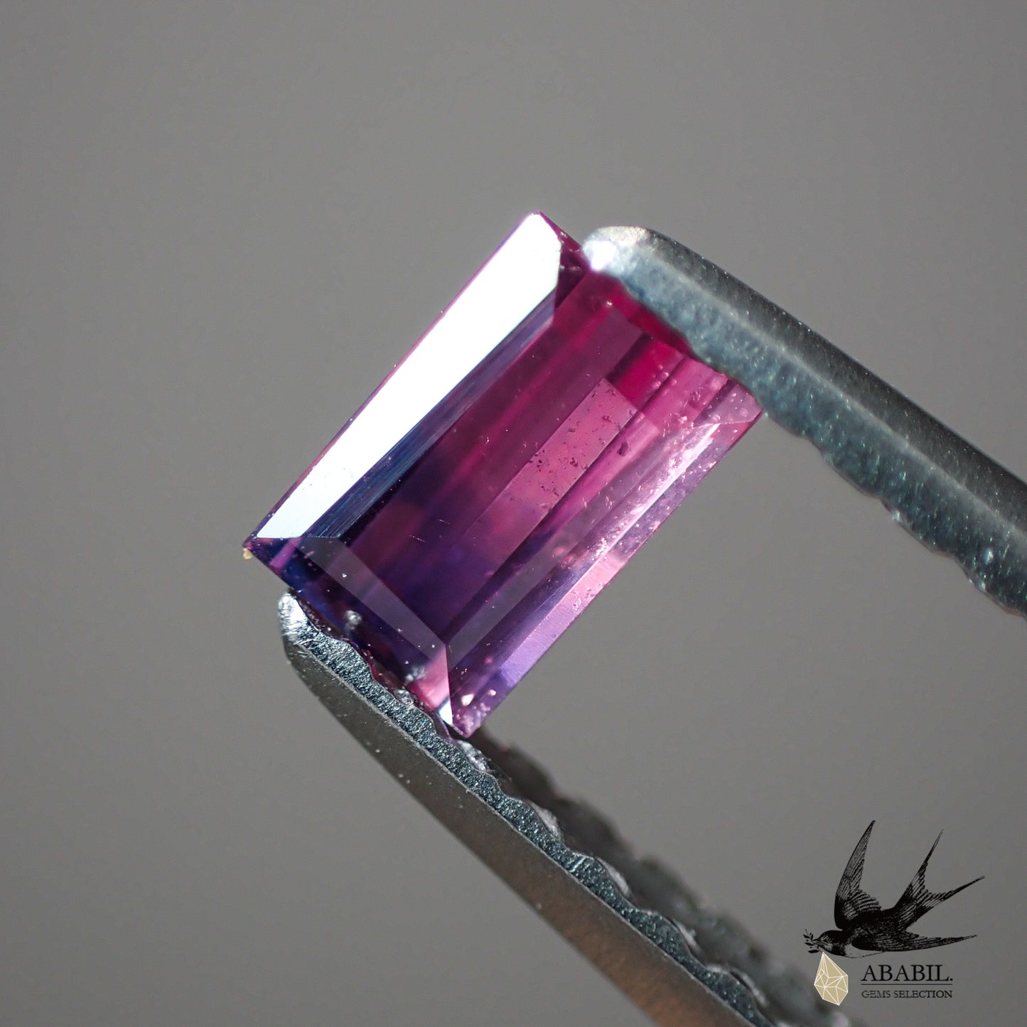 Natural bicolor sapphire 0.298ct [Madagascar] Bewitching red purple and purple fluorescence 