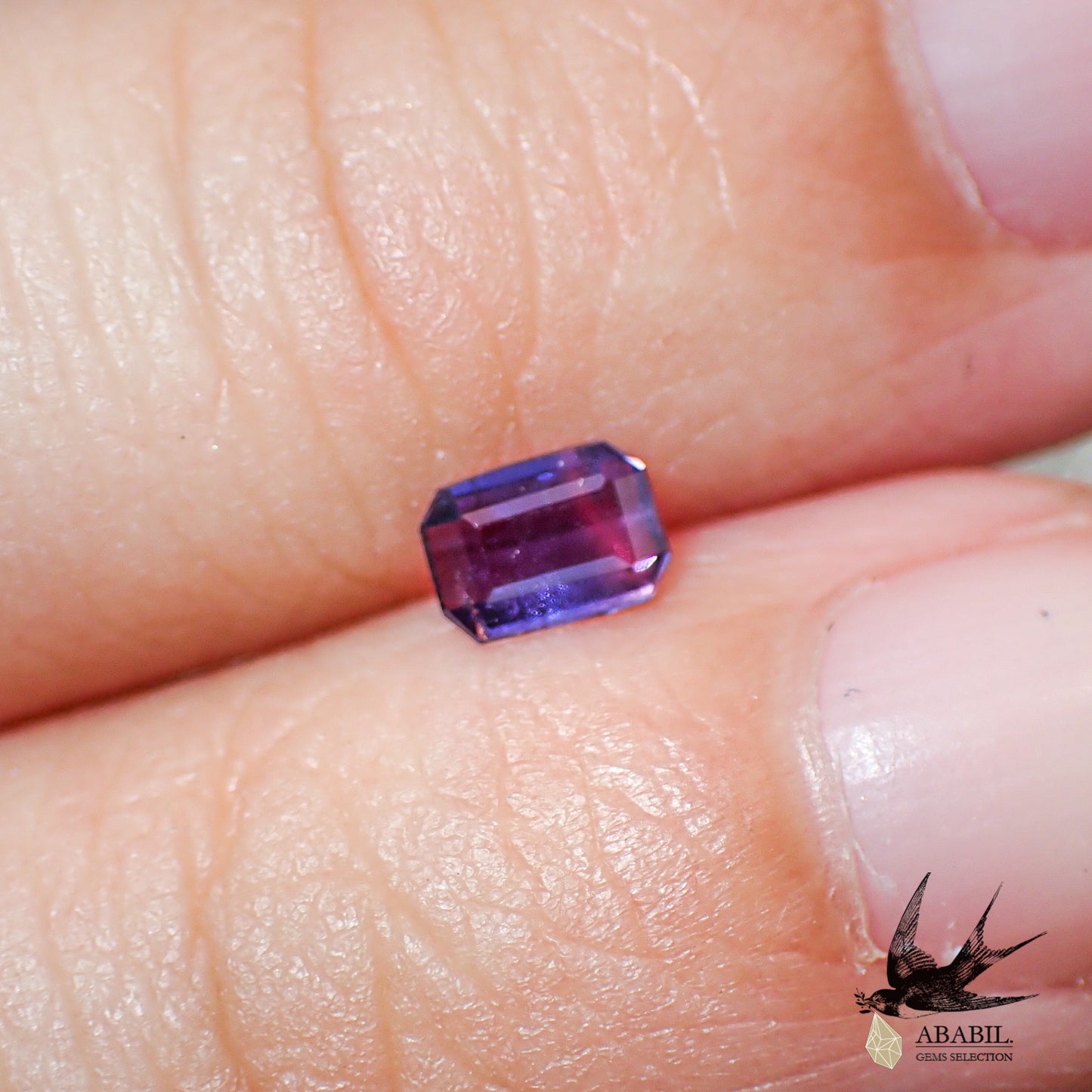 Natural bicolor sapphire 0.309ct [Madagascar] Blue purple and red purple fluorescence 