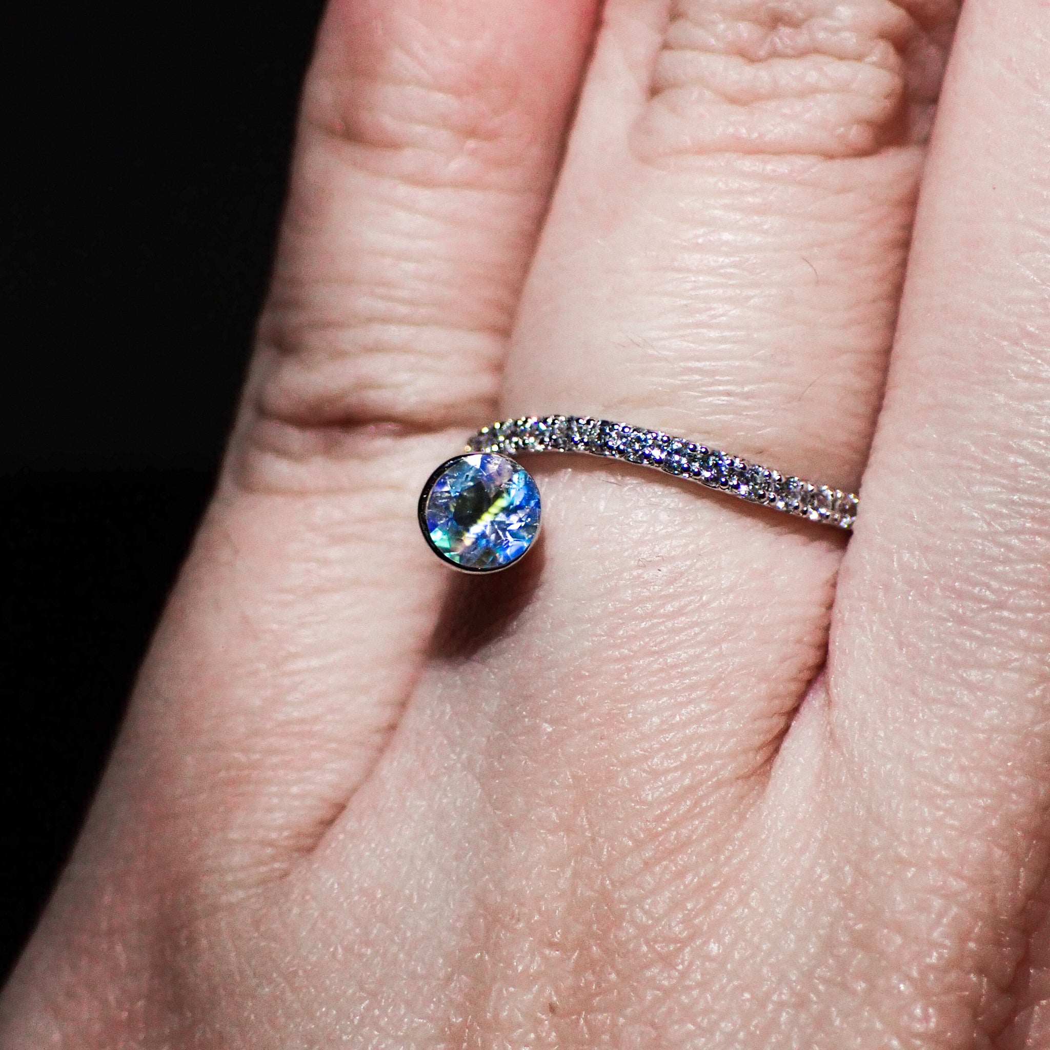 天然レインボームーンストーン0.308ct 【マダガスカル